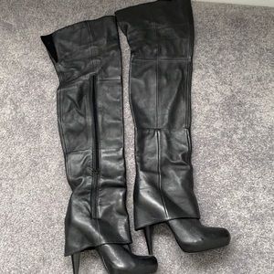Report over the knee boot